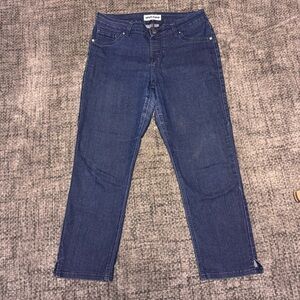 Nygard pull on medium wash skinny crop stretch denim capris. Women's size 8